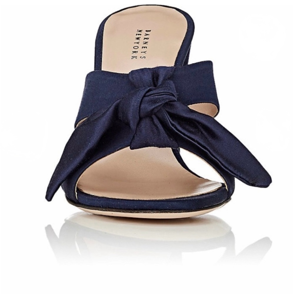Barneys New York Silk Sandals from Italy in Navy. Size 39, 3.5” Heel. New!